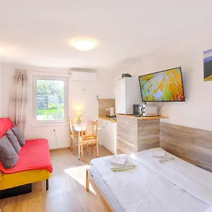  Apartament New With Aircon & Free Parking